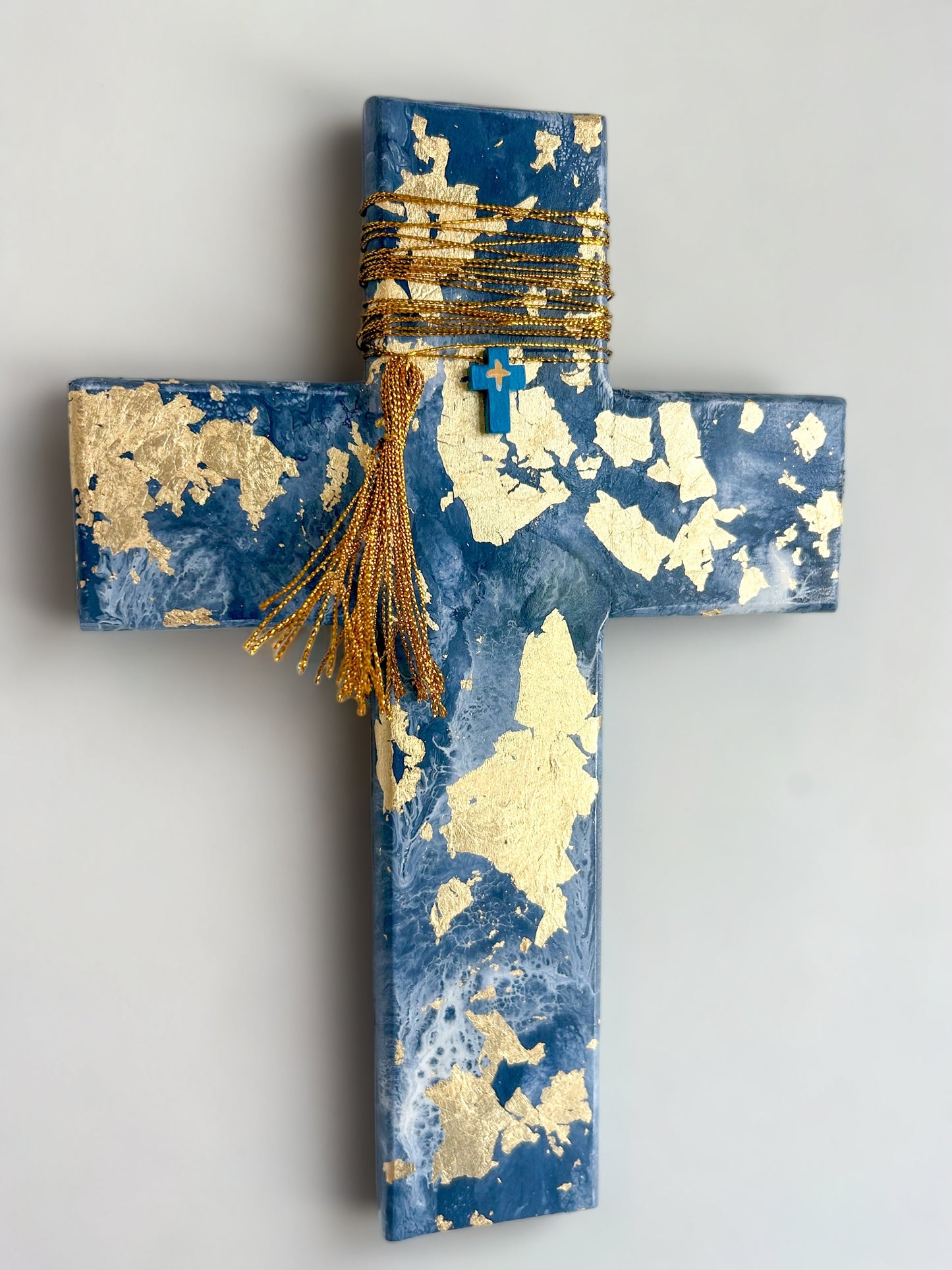 Blue and white marble swirl design wall cross. Gold leaf Blue and white and gold wall cross. Greek wall cross. Mother Nature wall art. Satellite image of earth wall art. Gift for Greek family. Gift for Yia-yia. Orthodox easter gift. Gift Ideas - Birthday, Easter, Christmas, Housewarming, First Holy Communion, Baptism, New Baby, Baby Shower, Christening, Confirmation, Graduation, Wedding, Anniversary, Mother's Day, Father's Day.