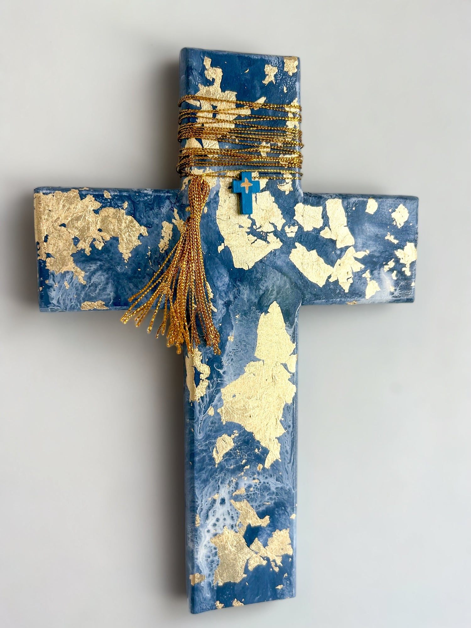 Blue and white marble swirl design wall cross. Gold leaf Blue and white and gold wall cross. Greek wall cross. Mother Nature wall art. Satellite image of earth wall art. Gift for Greek family. Gift for Yia-yia. Orthodox easter gift. Gift Ideas - Birthday, Easter, Christmas, Housewarming, First Holy Communion, Baptism, New Baby, Baby Shower, Christening, Confirmation, Graduation, Wedding, Anniversary, Mother's Day, Father's Day.